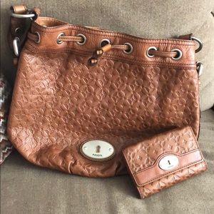 Fossil leather bag with matching wallet!!